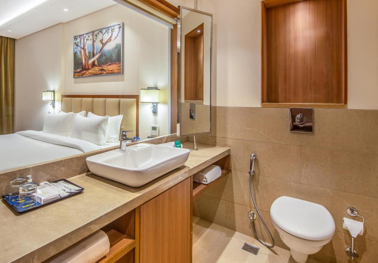 Hotel Golden Tulip Jalandhar Extérieur photo