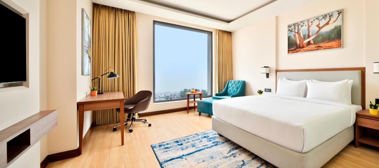 Hotel Golden Tulip Jalandhar Extérieur photo