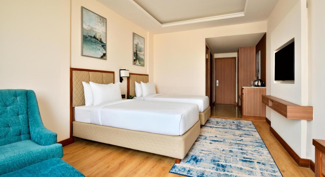 Hotel Golden Tulip Jalandhar Extérieur photo